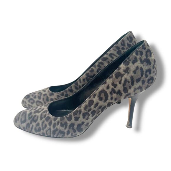 Manolo Blahnik Gray Suede Cheetah Animal Print Pumps Women’s Size 37.5 (US 7) - Picture 2 of 10